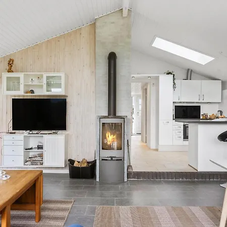 2 Bedroom In Holiday home *